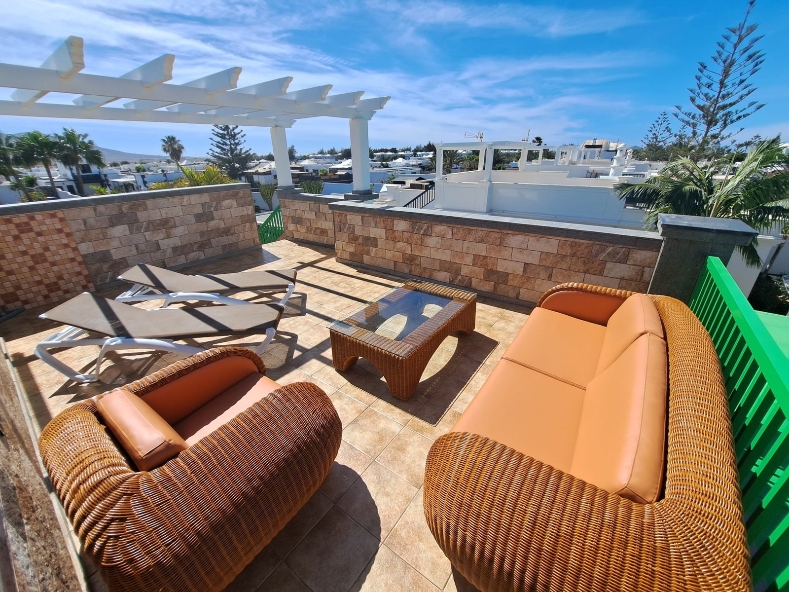 Patio mit vulkanischer Felsformation